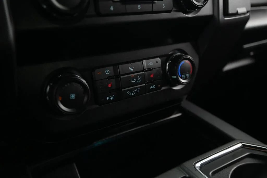 Used 2020 Ford F150 XLT w/ Equipment Group 302A Luxury AWD/4WD image 29