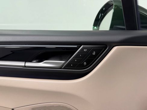 Certified 2025 Porsche Macan Electric RWD image 17