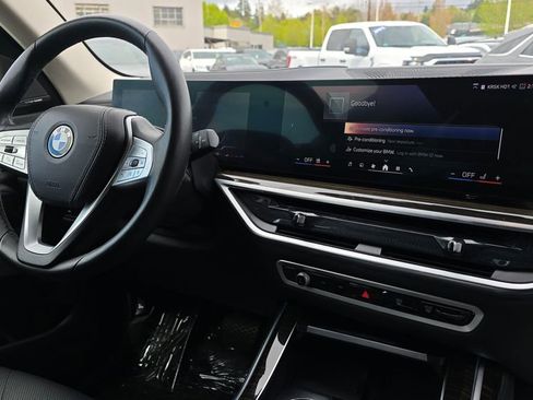 Used 2024 BMW X7 xDrive40i w/ Premium Package image 11