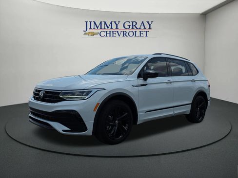 Used 2024 Volkswagen Tiguan SE R-Line w/ MDO Package, Three-Row FWD image 1