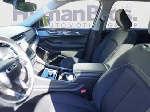 Used 2022 Jeep Grand Cherokee L Laredo w/ Luxury Tech Group I AWD/4WD image 14