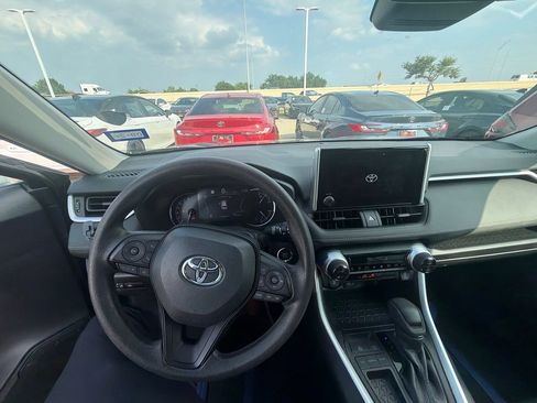 Used 2024 Toyota RAV4 XLE FWD image 6
