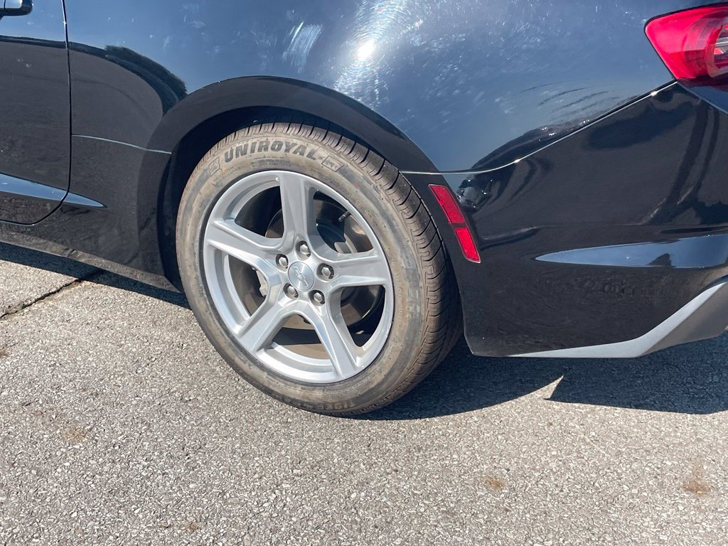 Used 2023 Chevrolet Camaro LT RWD image 9