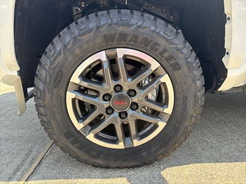 Certified 2025 Toyota Tacoma TRD Sport AWD/4WD image 33