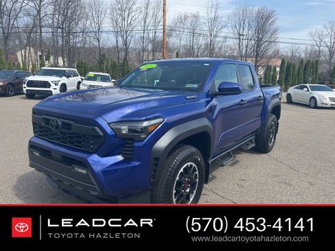Used 2025 Toyota Tacoma TRD Off-Road image 1