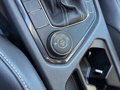 Used 2022 Volkswagen Tiguan SE image 24