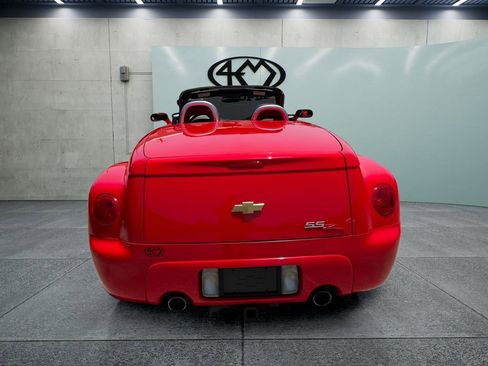 Used 2004 Chevrolet SSR w/ Preferred Equipment Group RWD image 6