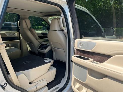 Used 2020 Lincoln Navigator Reserve w/ Luxury Package AWD/4WD image 12
