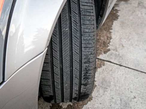 Used 2005 Cadillac XLR image 12