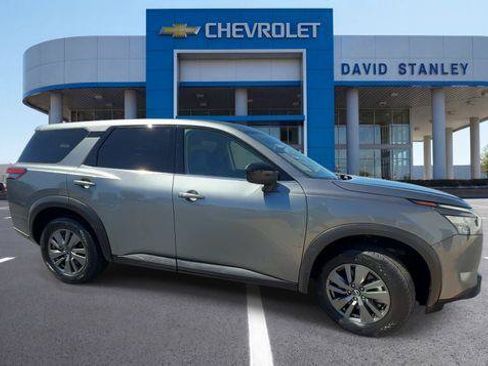 Used 2024 Nissan Pathfinder S FWD image 9