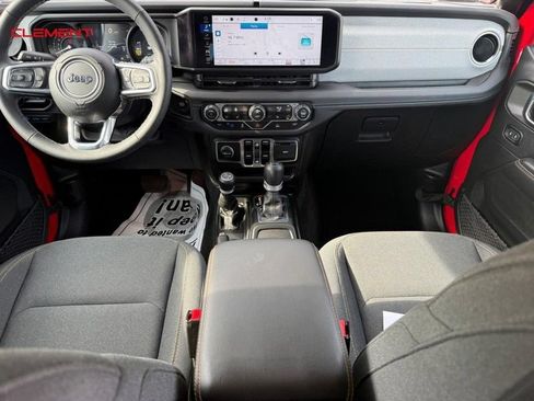 Used 2025 Jeep Wrangler Unlimited Sahara AWD/4WD image 14