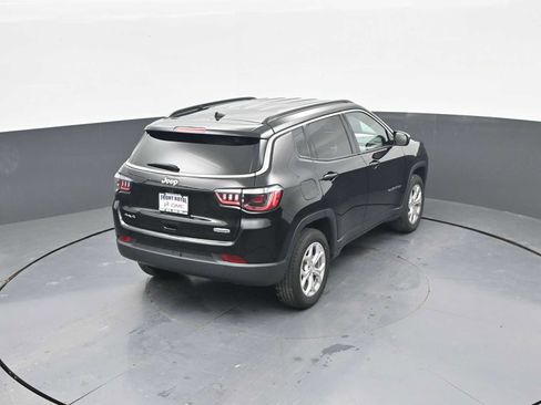 Used 2024 Jeep Compass Latitude AWD/4WD image 32