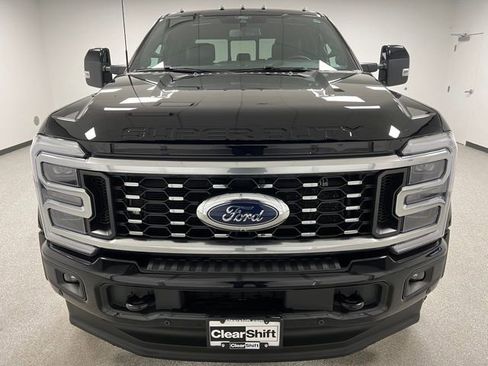 Used 2025 Ford F450 Platinum w/ FX4 Off-Road Package image 3