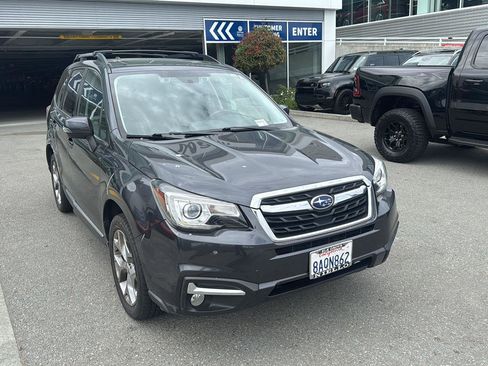 Used 2018 Subaru Forester 2.5i Touring AWD/4WD image 4