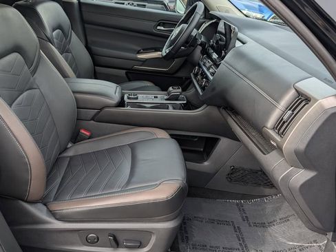 Used 2025 Nissan Pathfinder Platinum w/ Cargo Package AWD/4WD image 21