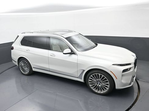 Used 2025 BMW X7 xDrive40i w/ Executive Package AWD/4WD image 30