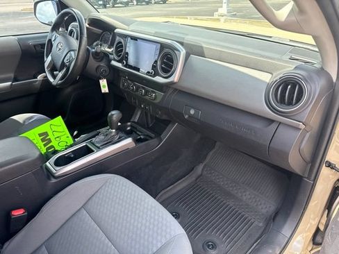 Used 2020 Toyota Tacoma SR5 AWD/4WD image 15