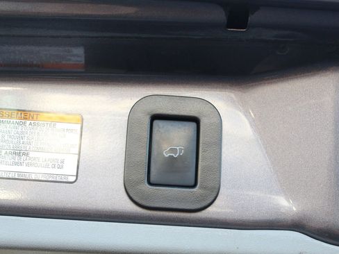 Used 2015 Toyota Sienna XLE w/ XLE Navigation Package FWD image 38