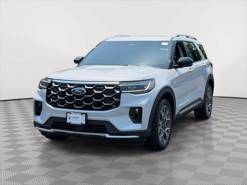 Used 2025 Ford Explorer Platinum w/ Ultimate Package AWD/4WD image 3