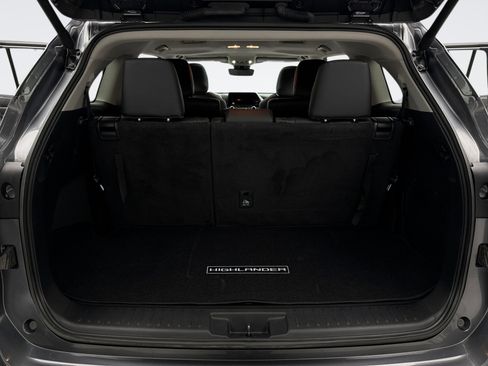 Used 2024 Toyota Highlander XLE image 22