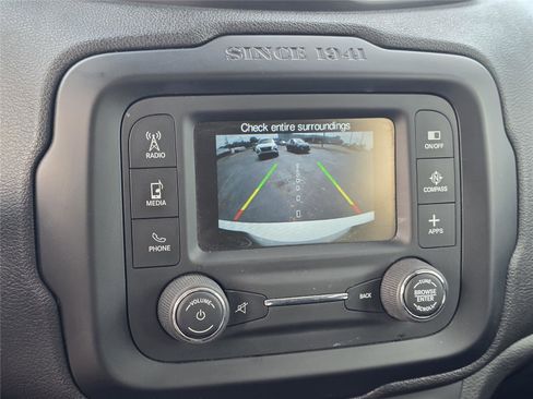 Used 2017 Jeep Renegade Latitude FWD image 12