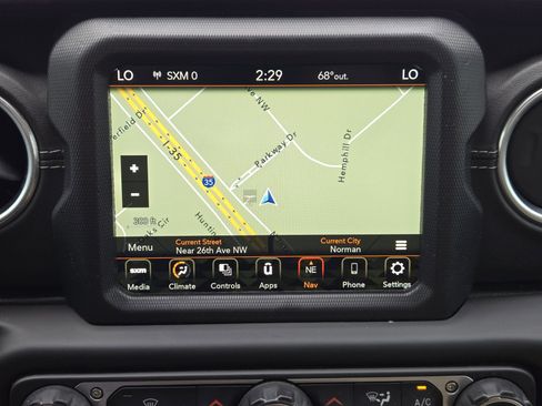Used 2018 Jeep Wrangler Unlimited Sahara AWD/4WD image 18
