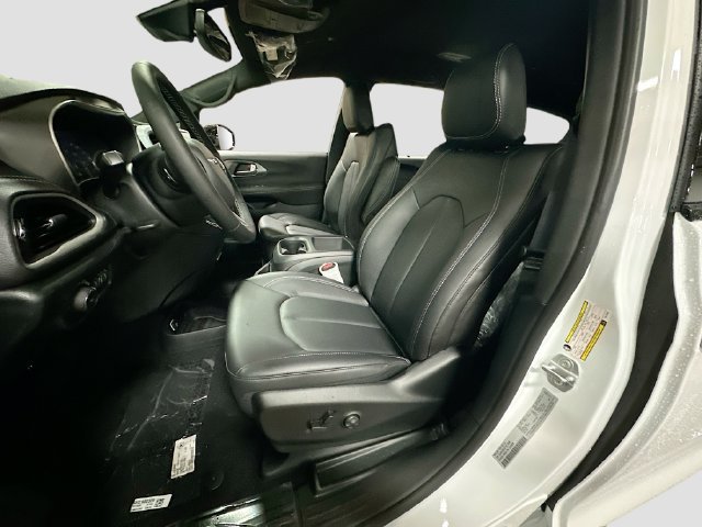 New 2026 Chrysler Pacifica Select AWD/4WD image 19