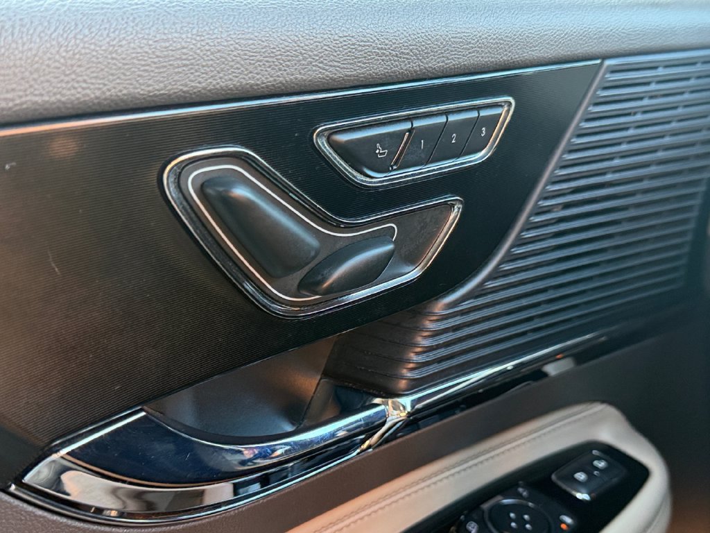 Used 2020 Lincoln Corsair FWD w/ Rear Removable Package Tray image 21