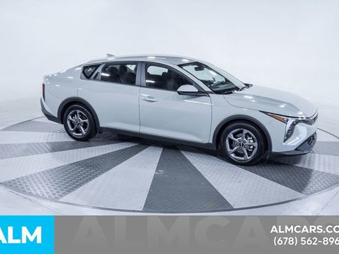 Used 2025 Kia K4 LXS image 13