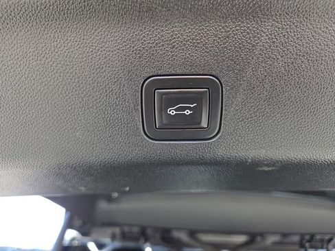 Used 2025 GMC Yukon Denali AWD/4WD image 19