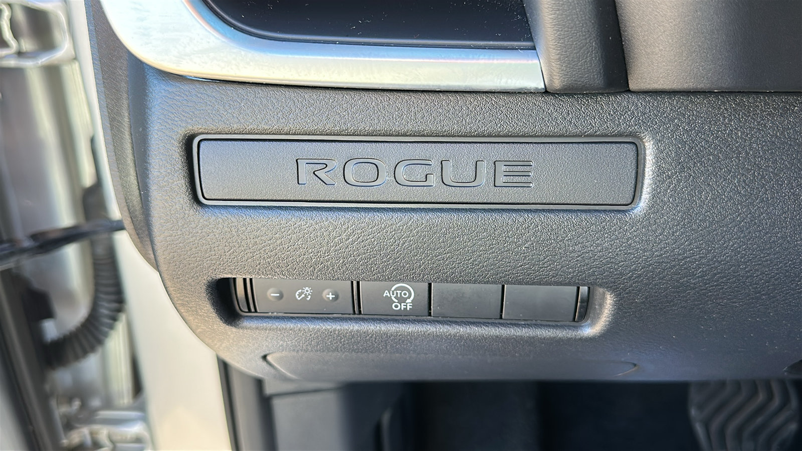 Used 2024 Nissan Rogue S AWD/4WD image 13