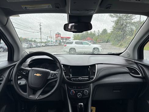 Used 2020 Chevrolet Trax LS w/ Fleet Convenience Package FWD image 13