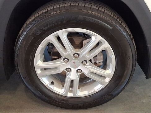 Used 2022 GMC Terrain SLE w/ Driver Convenience Package image 11