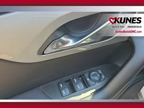 Used 2025 Chevrolet Blazer LT FWD image 14