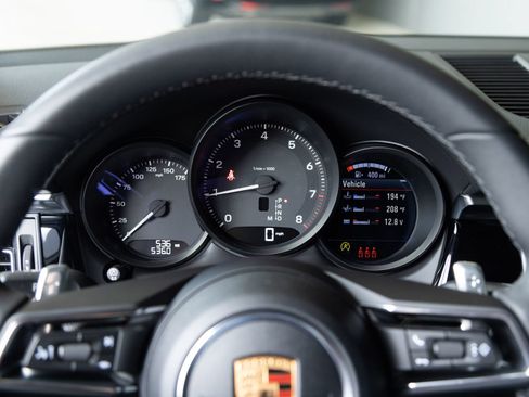 Certified 2026 Porsche Macan AWD/4WD image 14