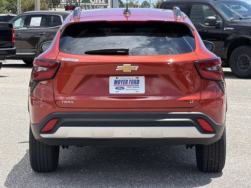 Used 2024 Chevrolet Trax LT w/ Driver Confidence Package FWD image 5