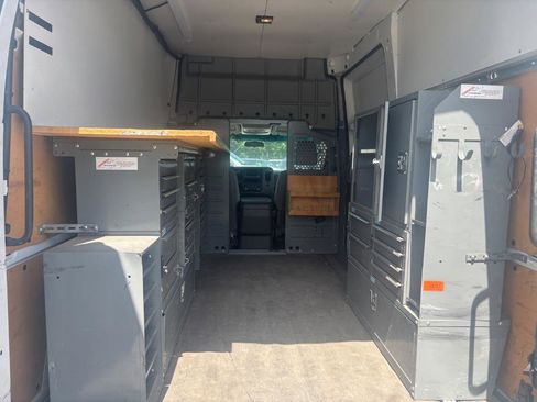 Used 2018 Nissan NV 2500 SV image 18