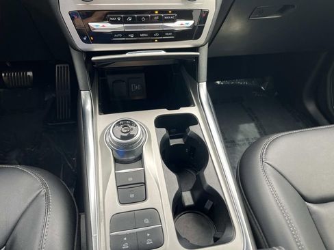 Used 2022 Ford Explorer XLT w/ Equipment Group 202A RWD image 36