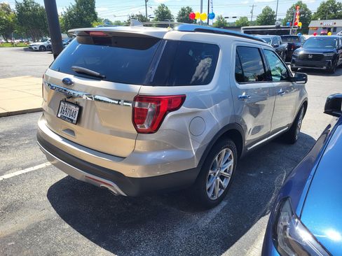 Used 2017 Ford Explorer Limited FWD image 4