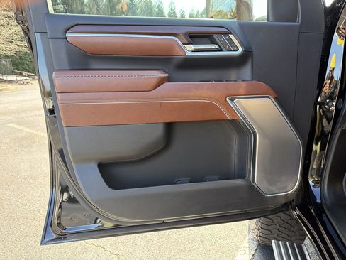 Used 2024 GMC Sierra 2500 Denali Ultimate image 9