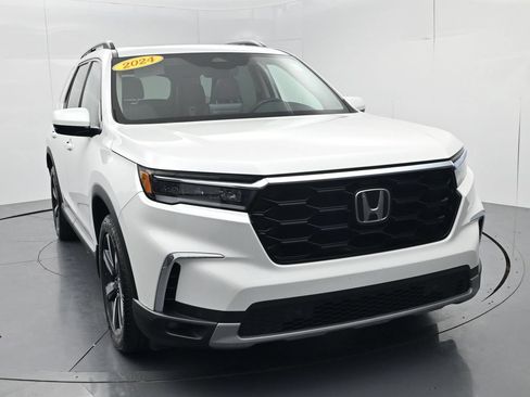Used 2024 Honda Pilot Touring image 2