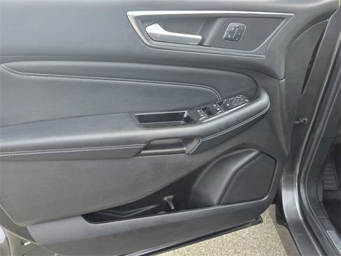 Used 2017 Ford Edge Titanium w/ Technology Package image 8