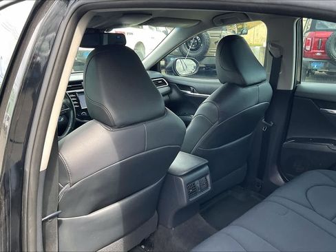 Used 2018 Toyota Camry Hybrid FWD image 12