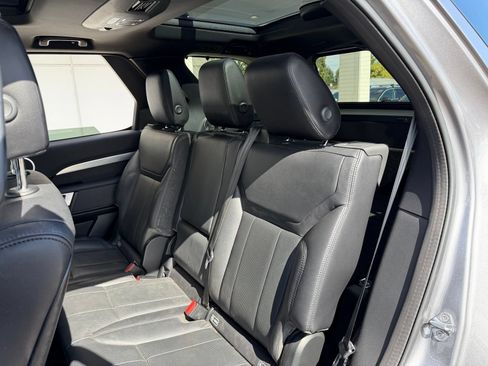 Used 2020 Land Rover Discovery Landmark AWD/4WD image 15