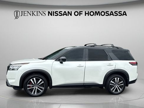 Used 2023 Nissan Pathfinder Platinum w/ Black Appearance Package FWD image 13