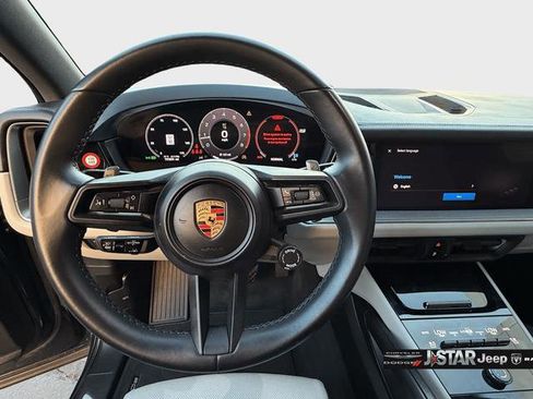 Used 2024 Porsche Cayenne image 15