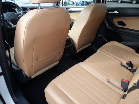 Used 2022 Volkswagen Tiguan SE w/ Panoramic Sunroof Package image 21