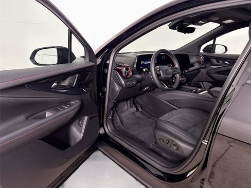Used 2025 Chevrolet Blazer EV RS AWD/4WD image 3