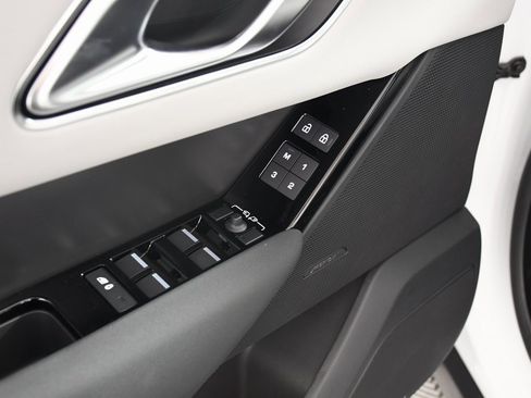 Used 2025 Land Rover Range Rover Velar Dynamic SE image 15