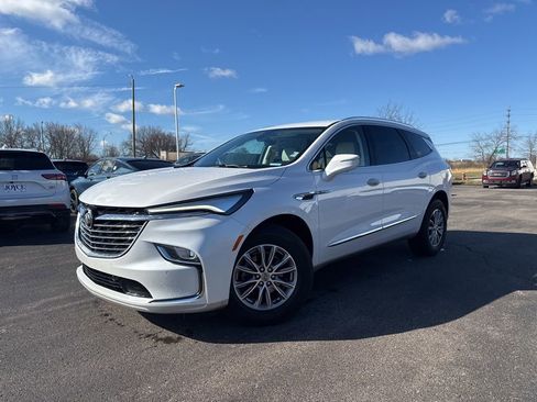 Used 2023 Buick Enclave Essence image 1